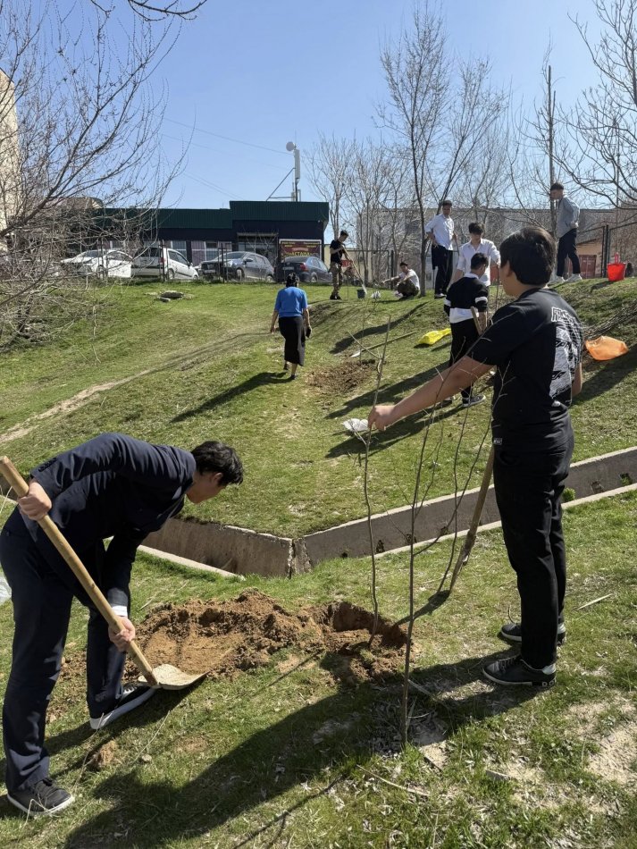 🌳🌱“Түлектердің ағаш егуі”🌳🌱 Мектебімізде  Шымкент қаласының білім басқармасы Қазақстан Республикасы Оқу- ағарту министрлігінің 20 наурыз 2025 жылы No3-05-5/2079-И хатына сәйкес 10 сәуірде «TazaLike» FEST салтанатты і