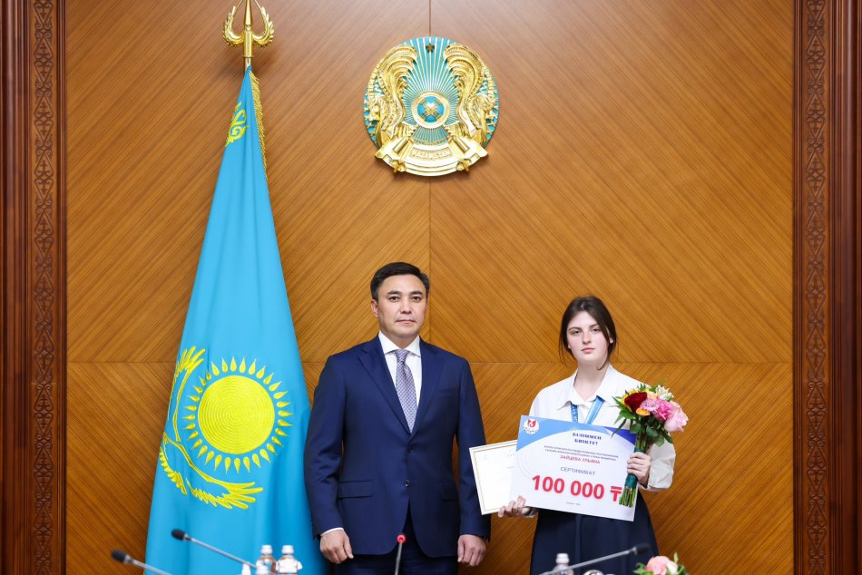 31 мамыр күні Шымкент қаласының әкімі Ғабит Әбдімәжитұлы Сыздықбеков білім мен тәрбиенің дамуына зор үлес қосып жүрген, республикалық және халықаралық деңгейдегі ғылыми жобалар мен пәндік олимпиадалардың жеңімпаздарын арнайы қабылдады.