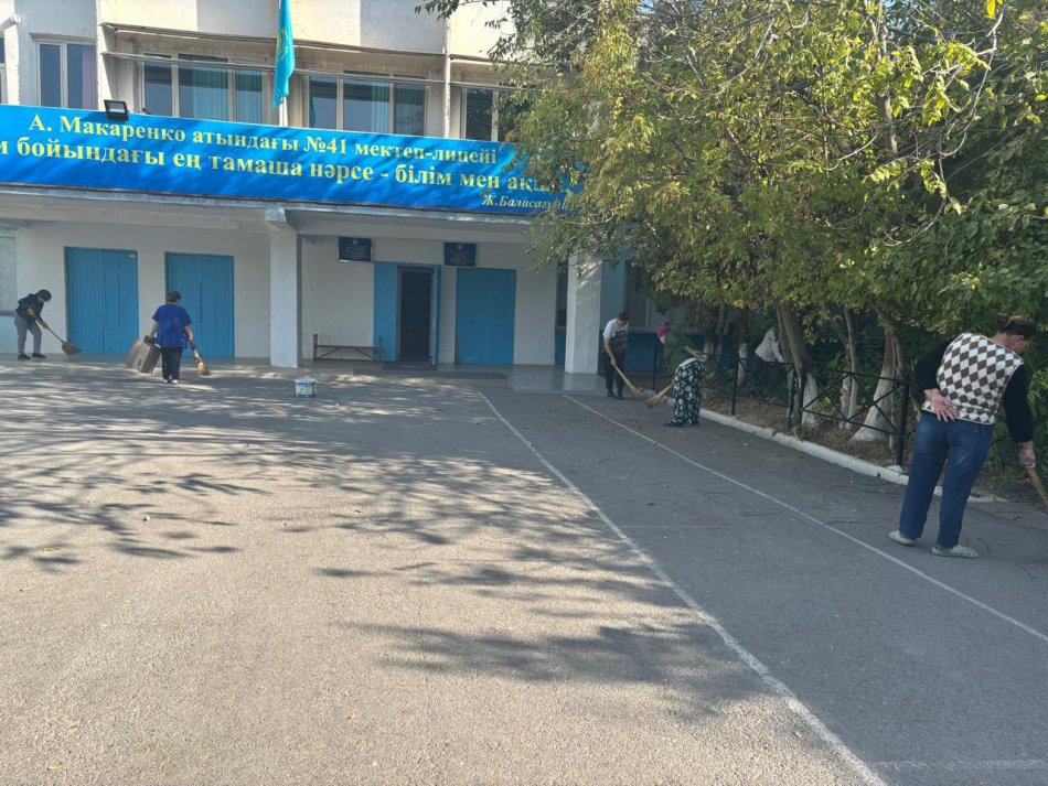№41 мектеп-лицейінің қызметкерлері, соның ішінде техникалық персонал да, туған жеріміздің тазалығына үлес қосу мақсатында жалпыұлттық экологиялық сенбілікке белсене қатысты.