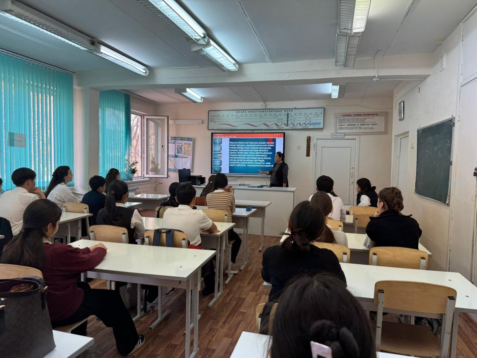 А.Макаренко атындағы №41 мектеп-лицейінде нашақорлықтың алдын алу бағытында түсіндіру жұмыстары жүргізіліп, «Дені сау ұрпақ – ұлт болашағы» тақырыбында сынып сағаттары өткізілді.
