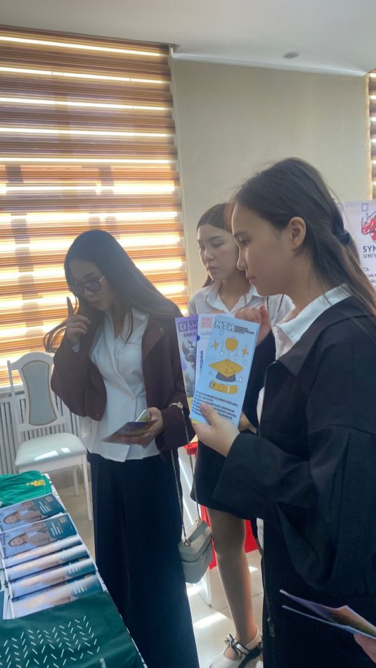 Бүгін біздің мектептің 10-11 сынып оқушылары Шымкент қаласы білім басқармасының ұйымдастыруымен өткен «Білімді келешек – I» халықаралық білім көрмесіне қатысты.