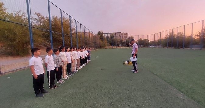 №41 мектеп-лицейінде 2025–2026 оқу жылының күзгі демалысы кезінде оқушылардың бос уақытын тиімді өткізу, физикалық белсенділігін арттыру және салауатты өмір салтын насихаттау мақсатында «СПОРТ-ДЕНСАУЛЫҚ КЕПІЛІ» атты  спорттық сайыстар ұйымдастырылды.