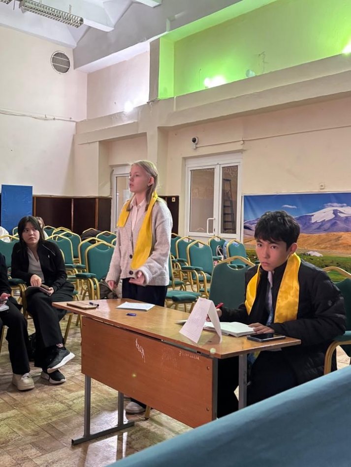 А.Макаренко атындағы №41 мектеп-лицейінде 9–10-сынып оқушылары арасында «Интернеттегі анонимдік жойылуы тиіс» тақырыбында пікірсайыс (дебат) өткізілді.