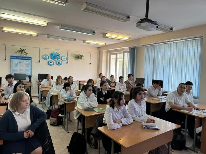 Мектебімізде  8-сынып оқушыларына арналған «Стреске қарсы эмоционалдық тұрақтылықты қалыптастыру» тақырыбында психологиялық тренинг өткізілді.